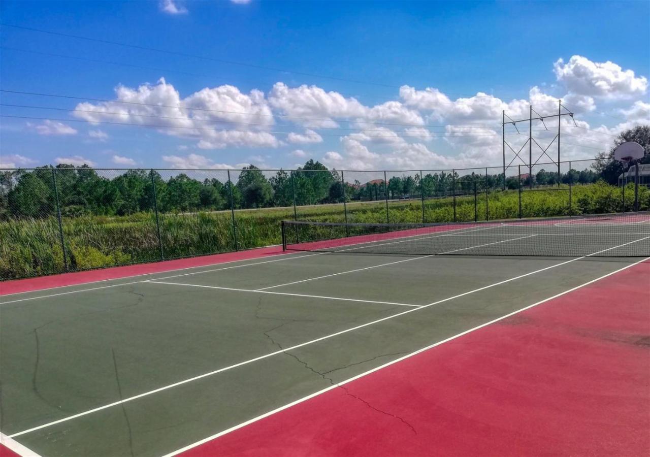 Tennis court: Briargrove-215