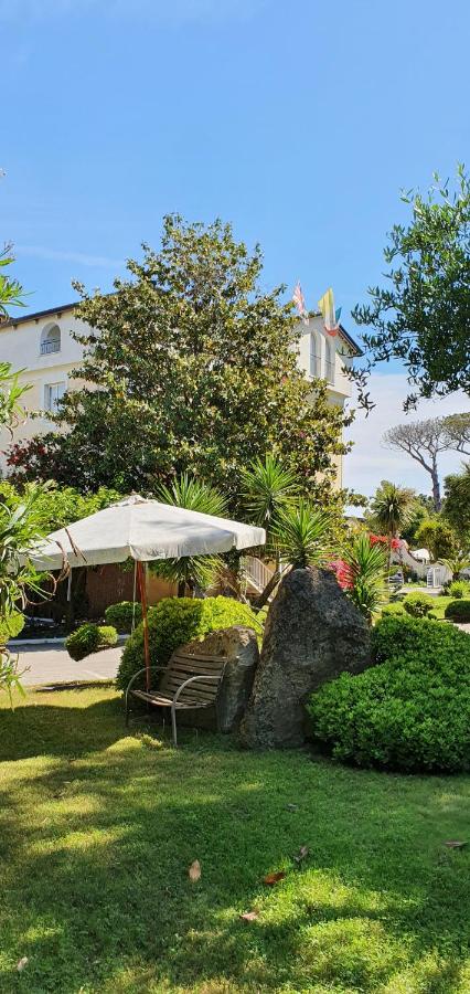 Hotel Mediterraneo photo