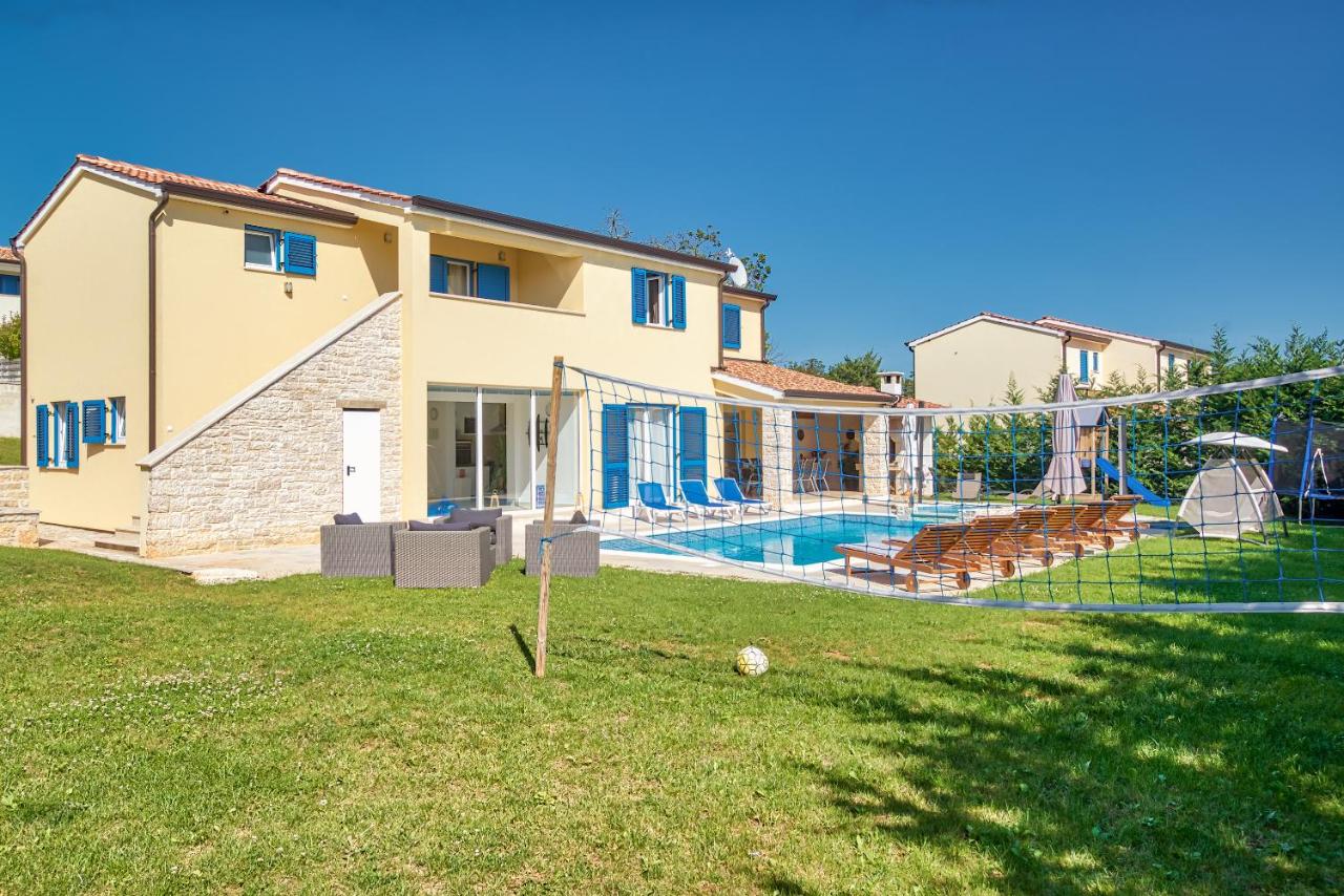 Villa 1520 photo