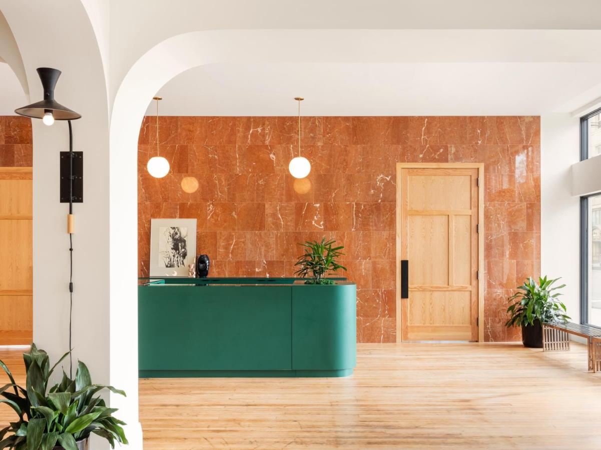 {{ hotelInfo.altText }}