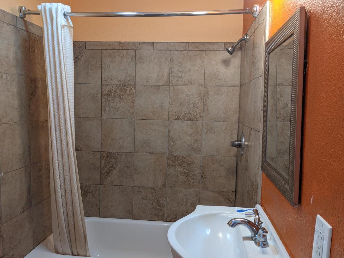 Budget Inn — photo 3