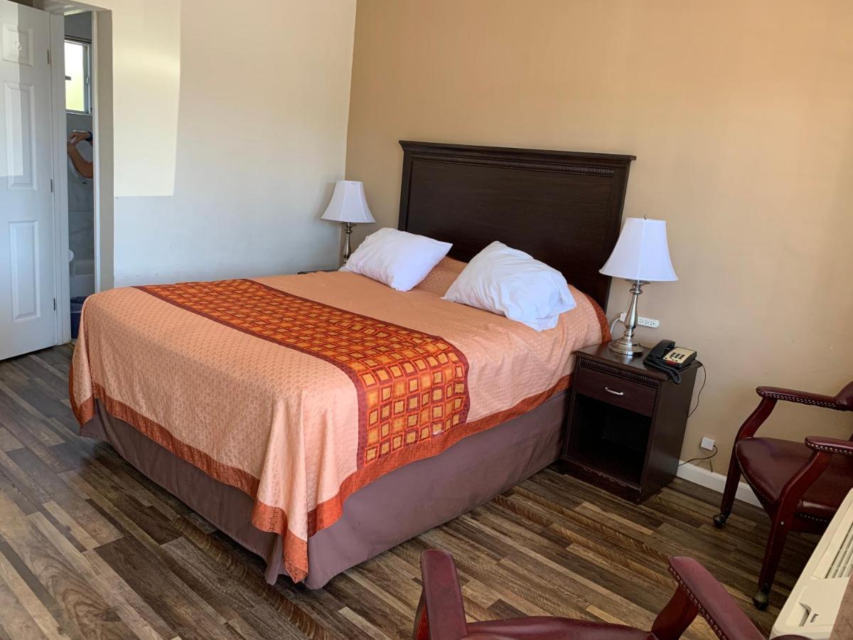 Redwood Inn — photo 16