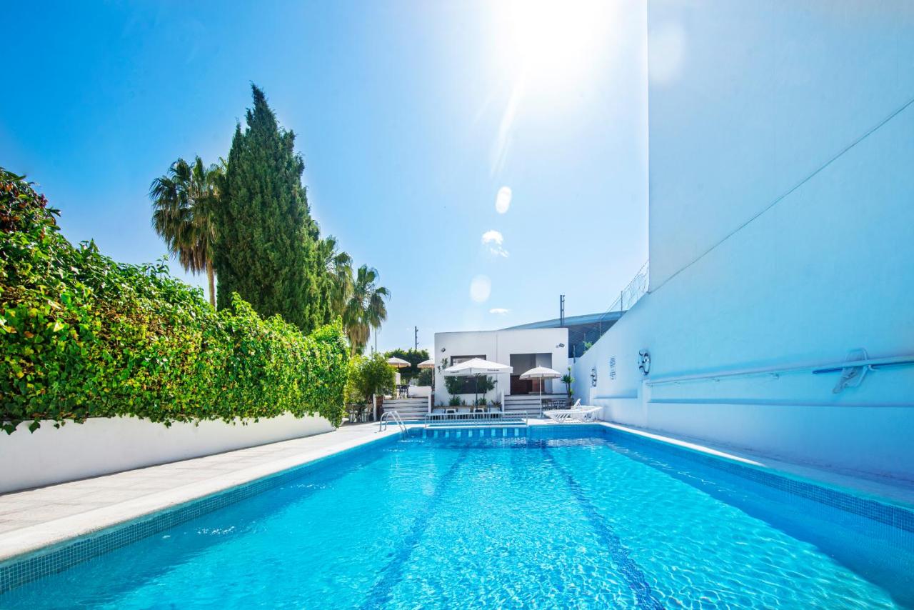 {{ hotelInfo.altText }}