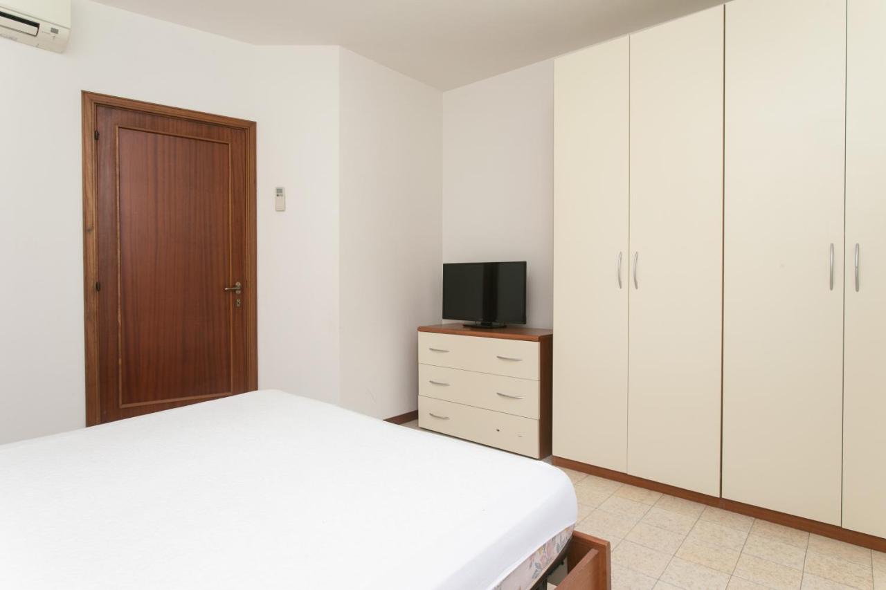 S128 - Sirolo, delizioso trilocale in centro con aria condizionata photo