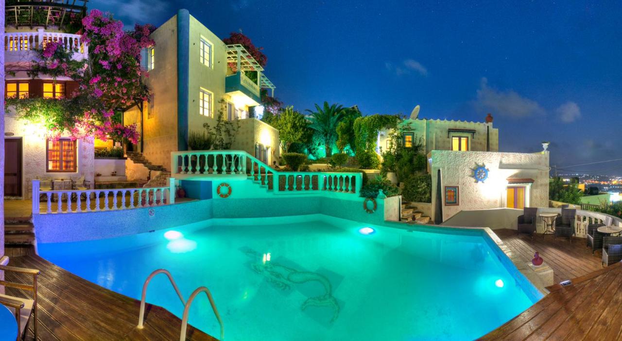 Heated swimming pool: Entire Villa two floors Sea View