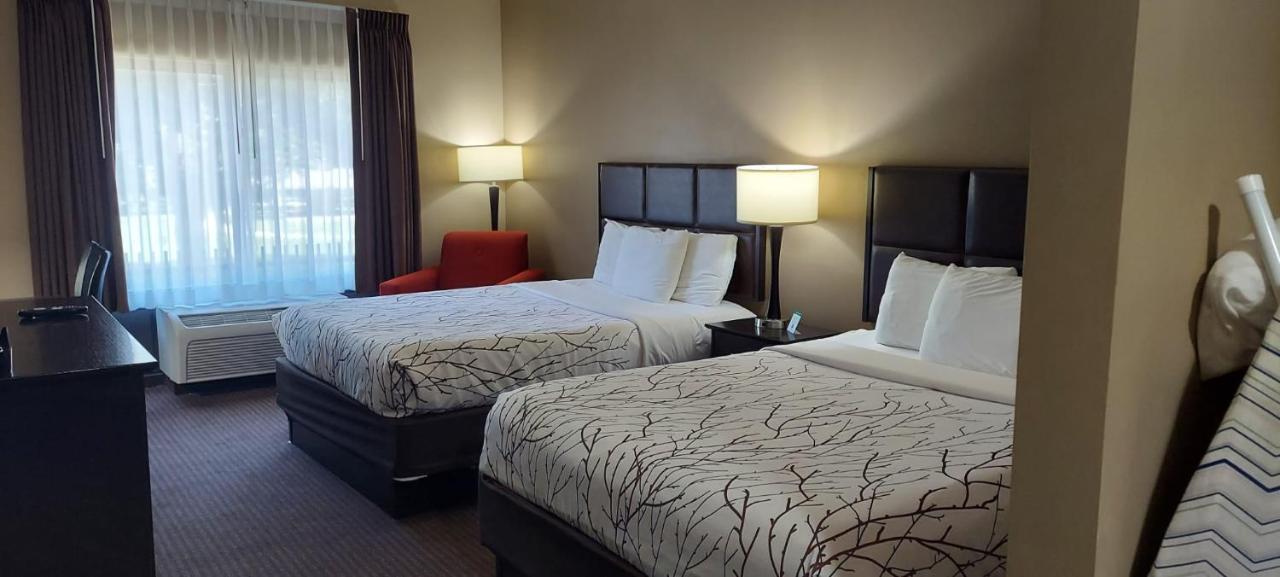 Parkwood Inn & Suites — photo 17