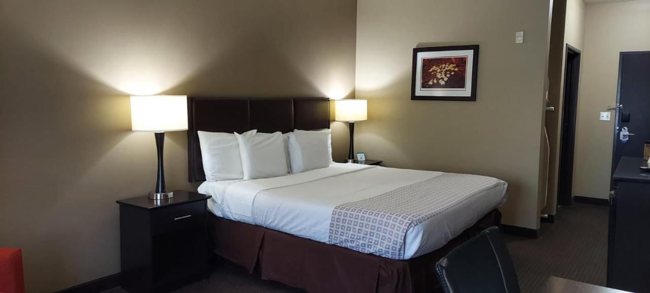 Parkwood Inn & Suites — photo 20