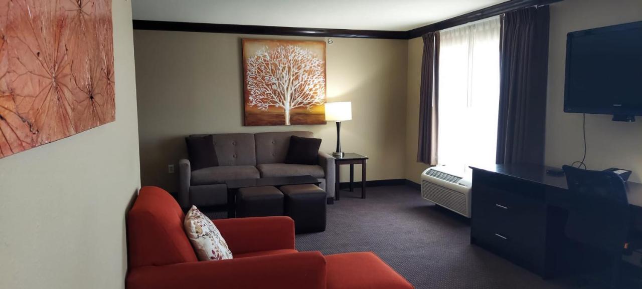 Parkwood Inn & Suites — photo 8