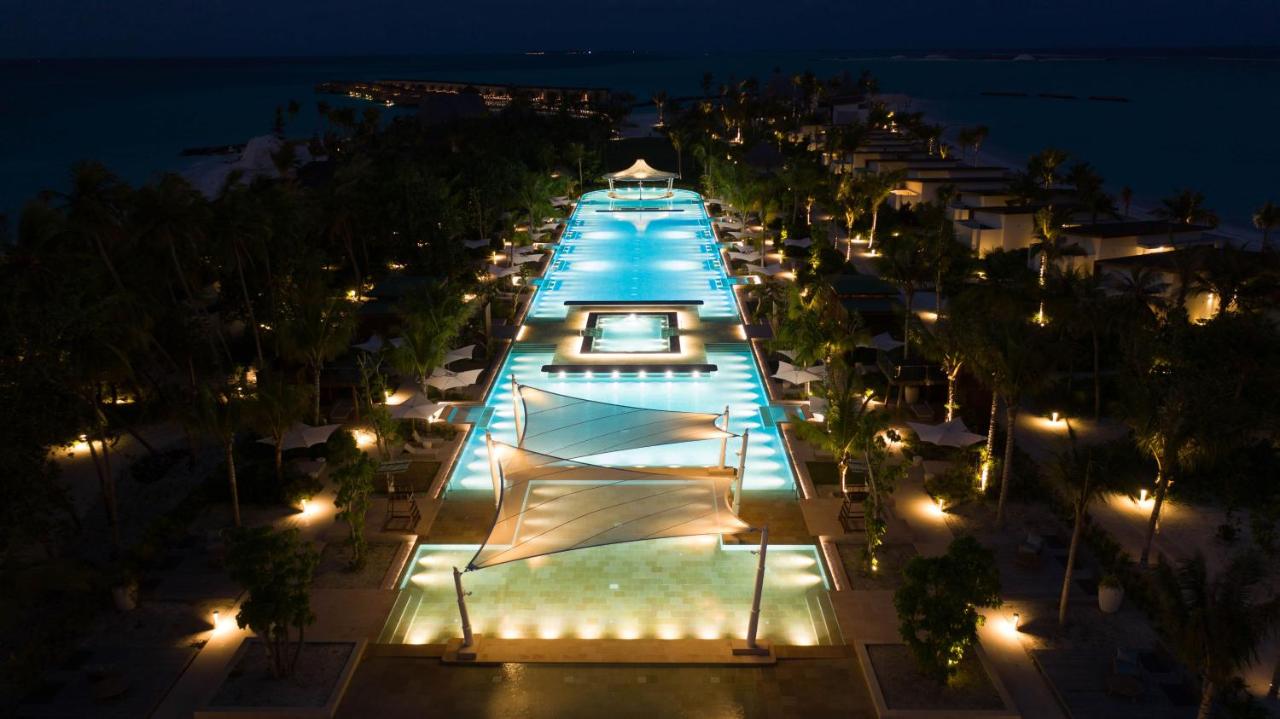 Rooftop swimming pool: Kuda Villingili Resort Maldives