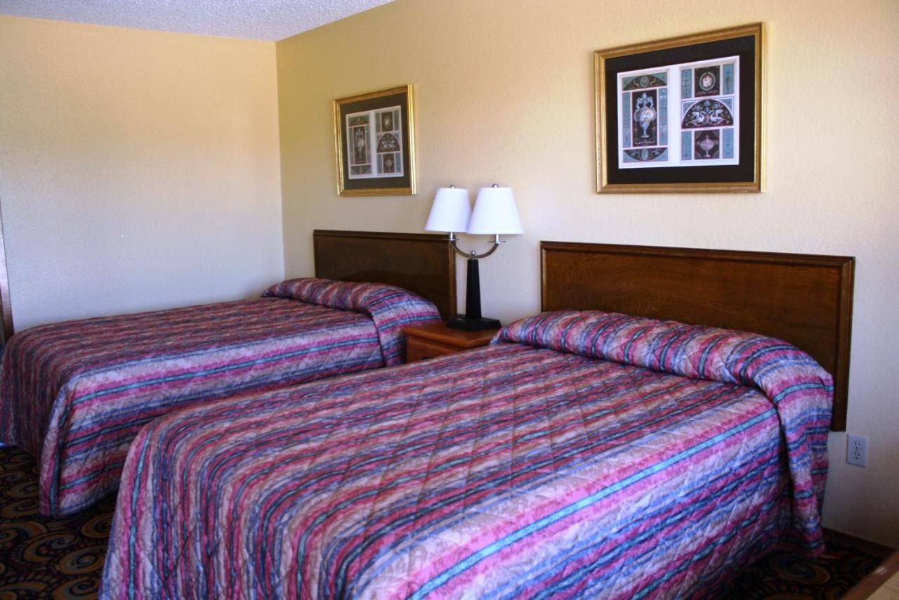 Lake Palestine Motor Inn — photo 13