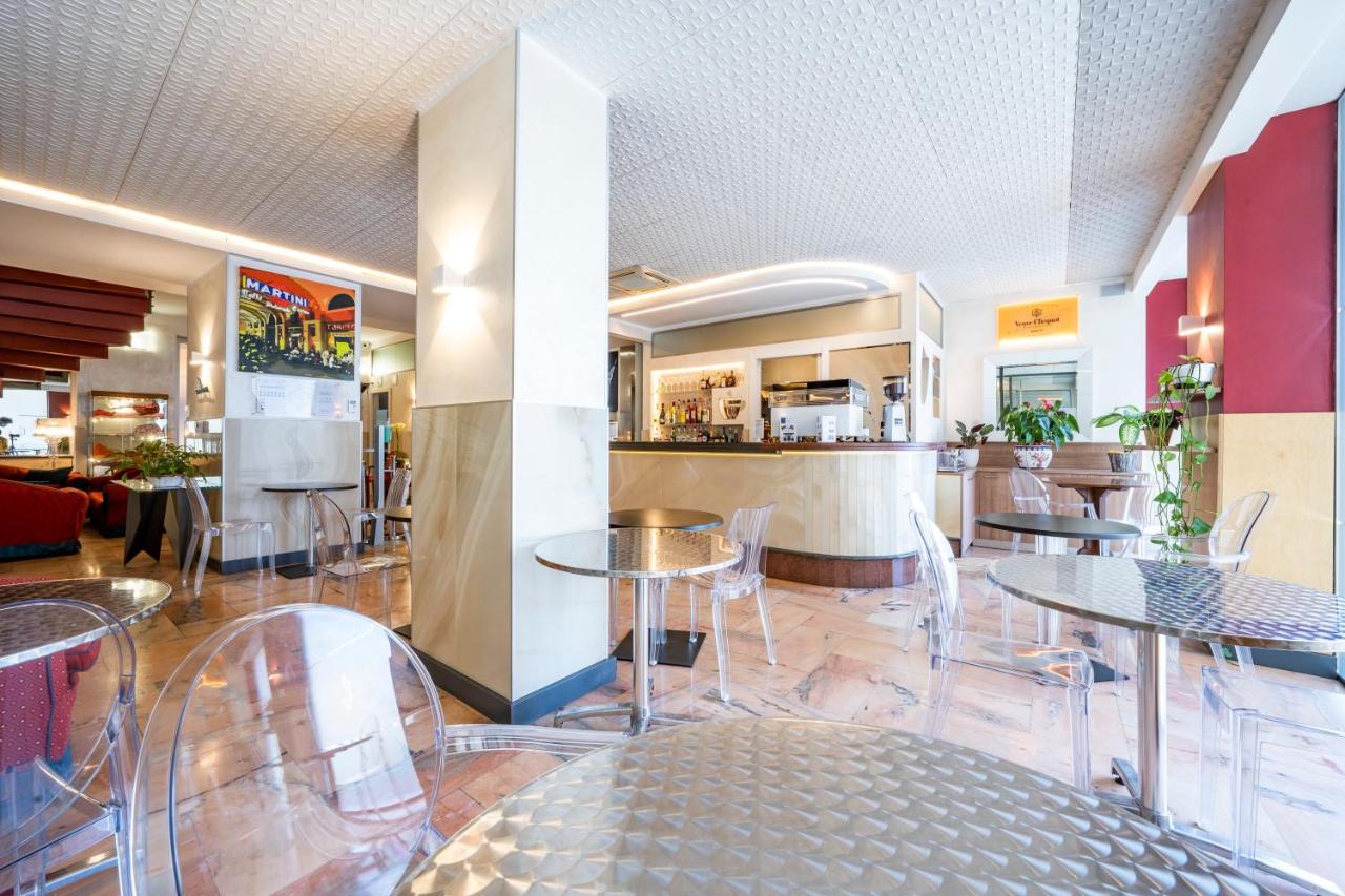 Hotel Plaza photo