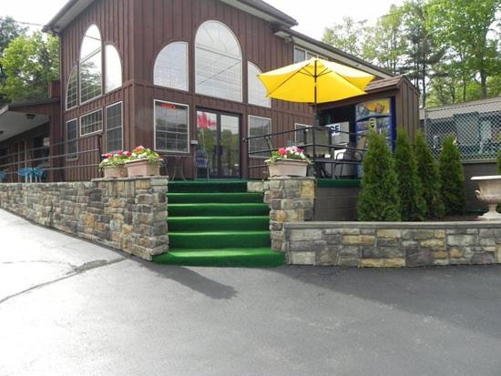 Mohican Resort Motel, Conveniently located to all Adirondack attractions