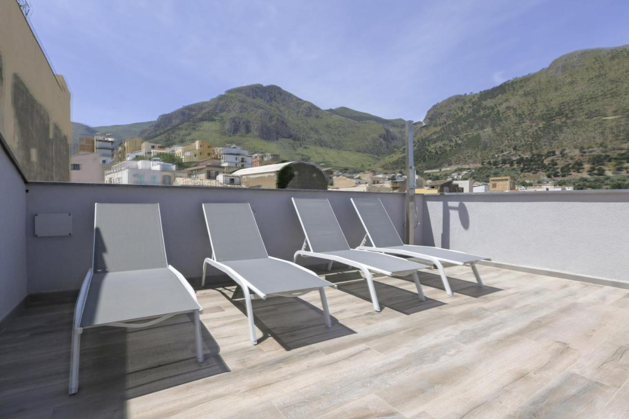 Rooftop swimming pool: Luxmarì Hotel & Spa