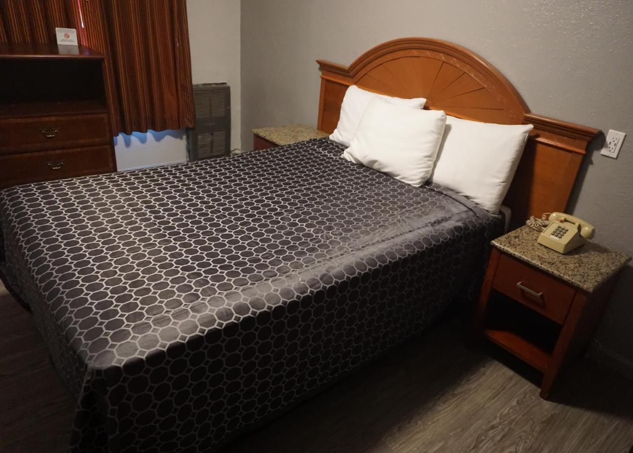 Las Palmas Motel — photo 21