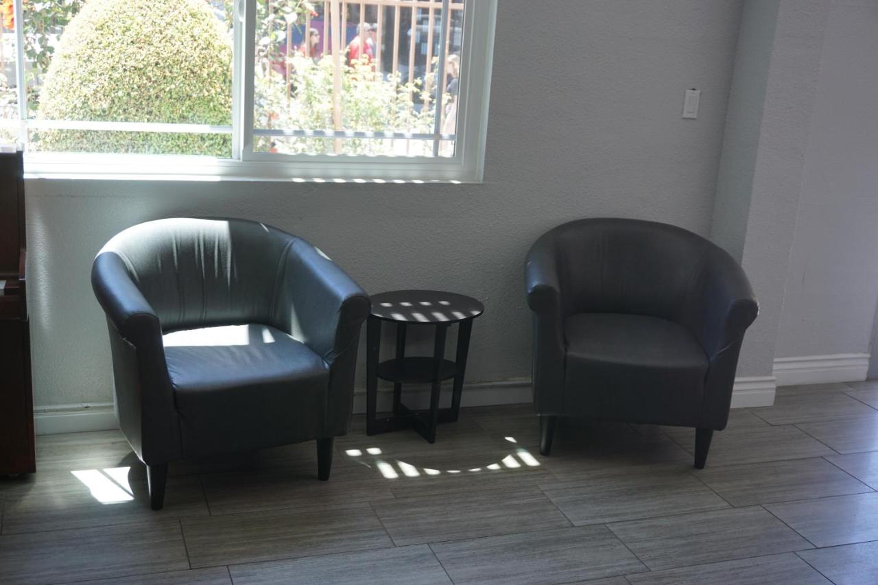 Las Palmas Motel — photo 20