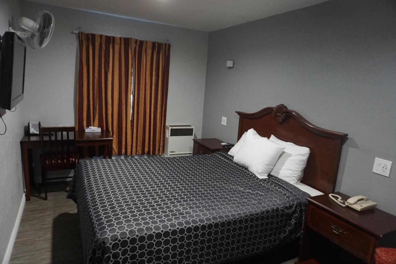 Las Palmas Motel — photo 19