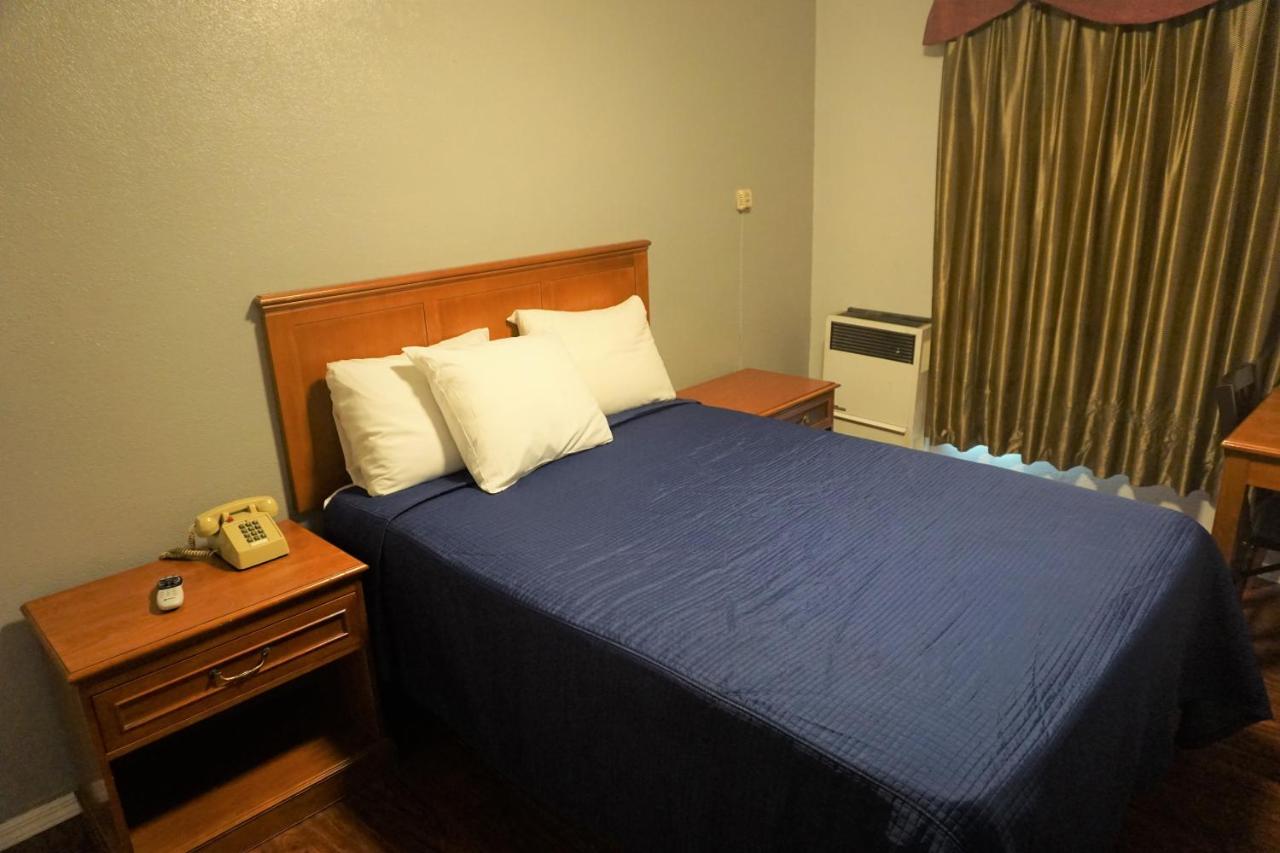 Las Palmas Motel — photo 22