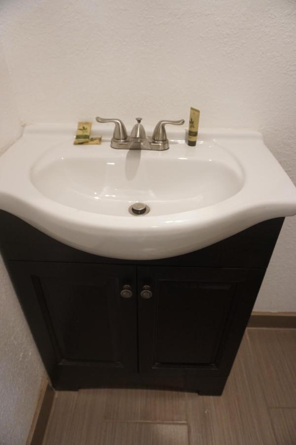 Las Palmas Motel — photo 23