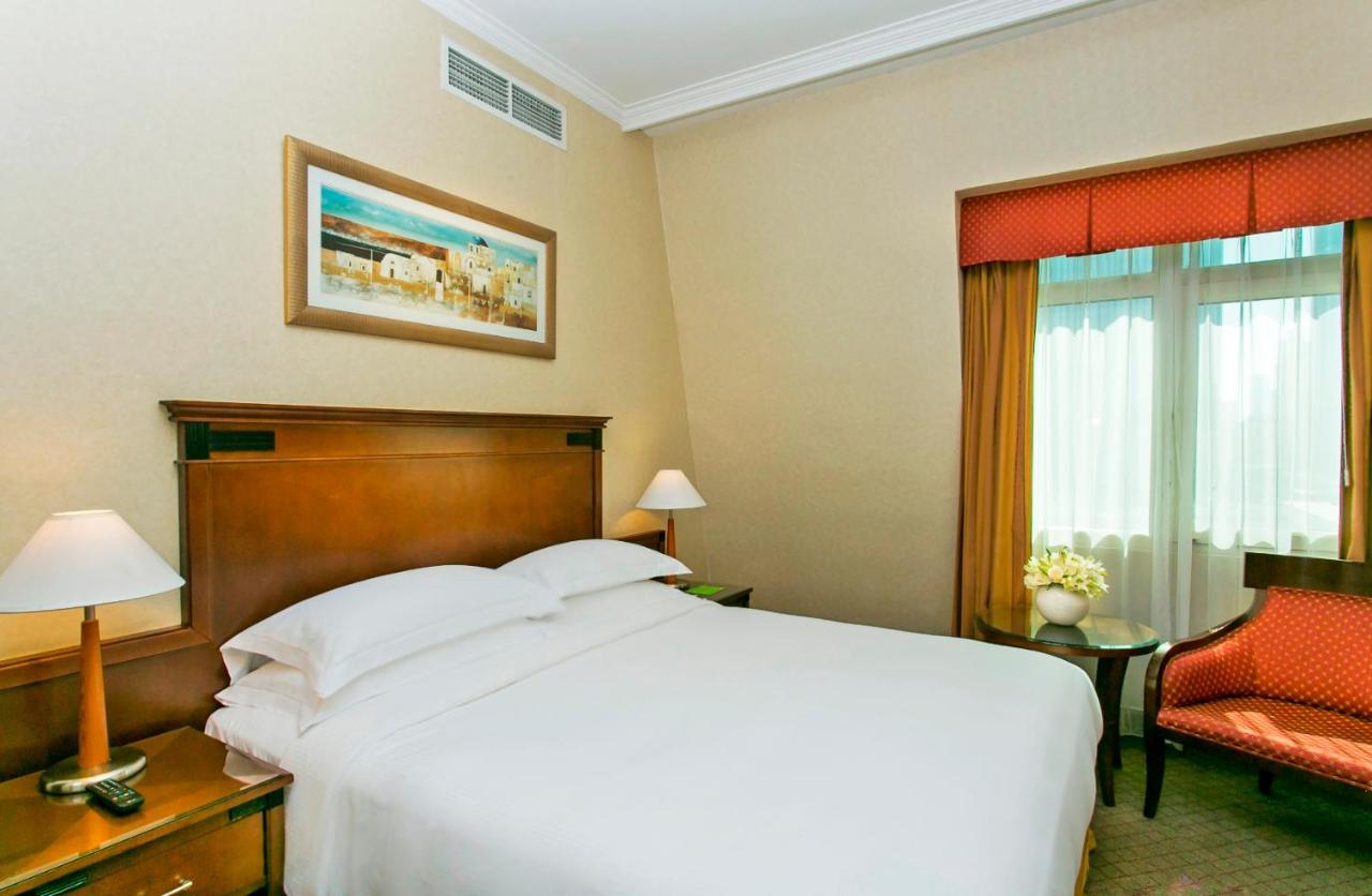 Swissôtel Al Murooj Dubai photo