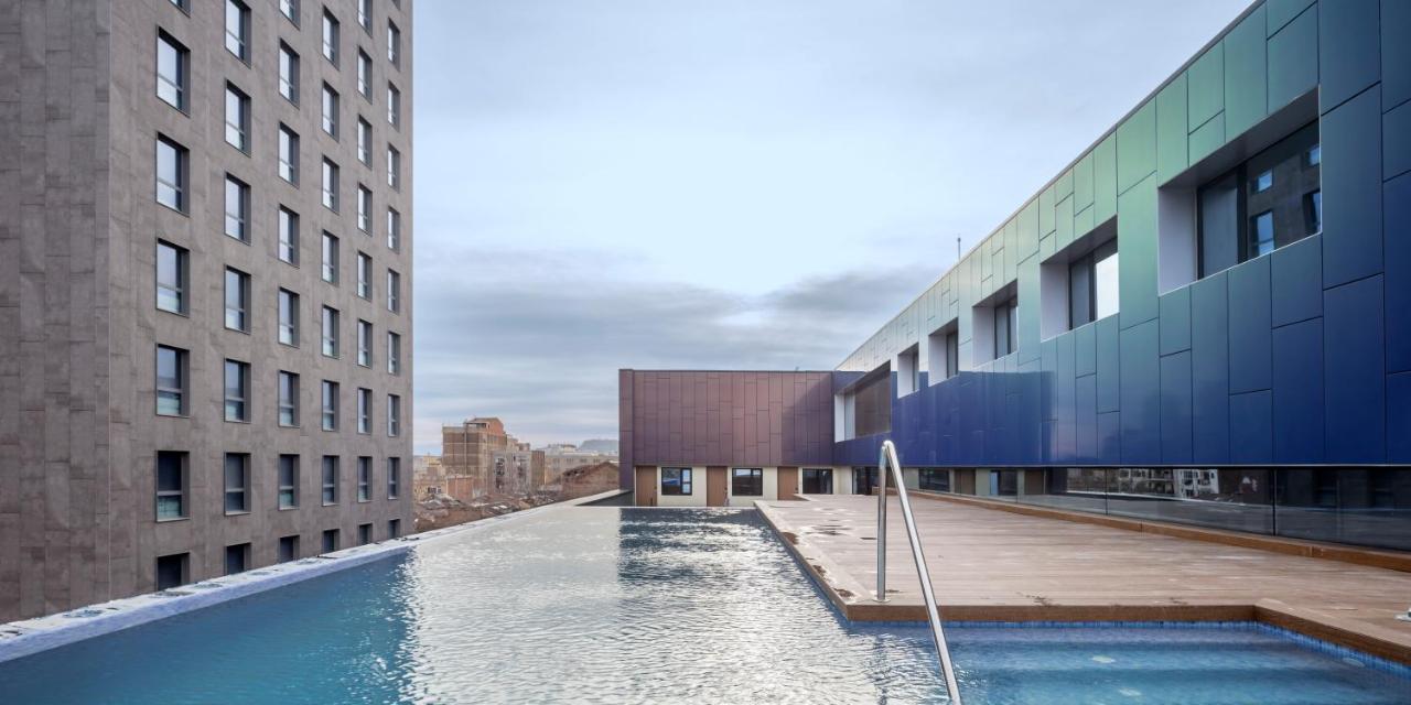 Rooftop swimming pool: Hotel Paxton Barcelona
