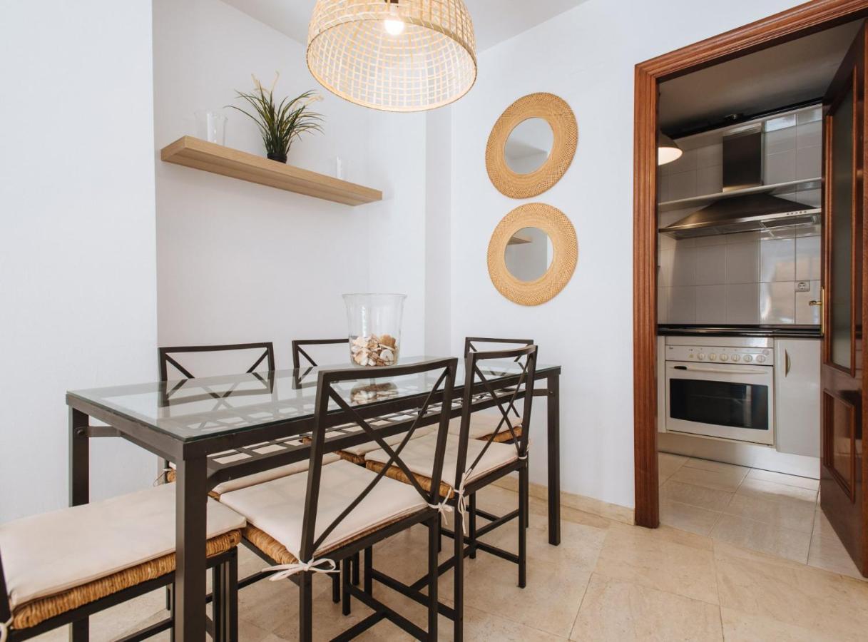 Downtown Apartment with Garden and Parking, Sevilla ...