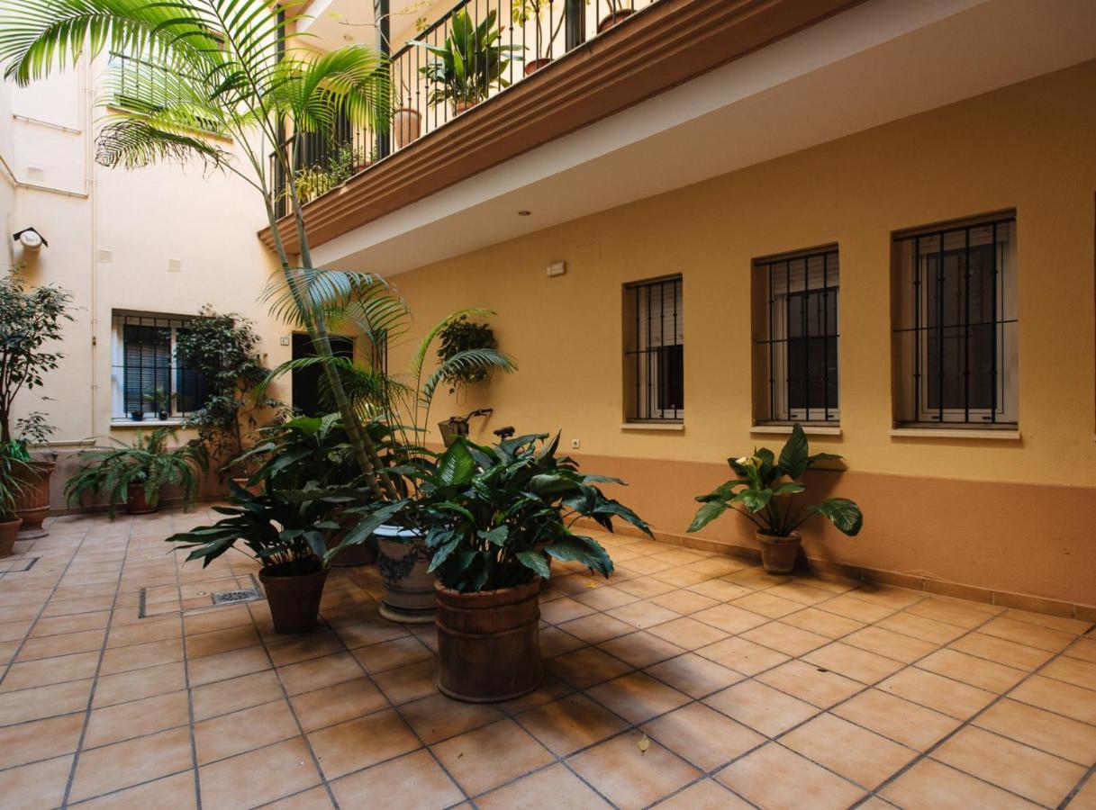 Downtown Apartment with Garden and Parking, Sevilla ...