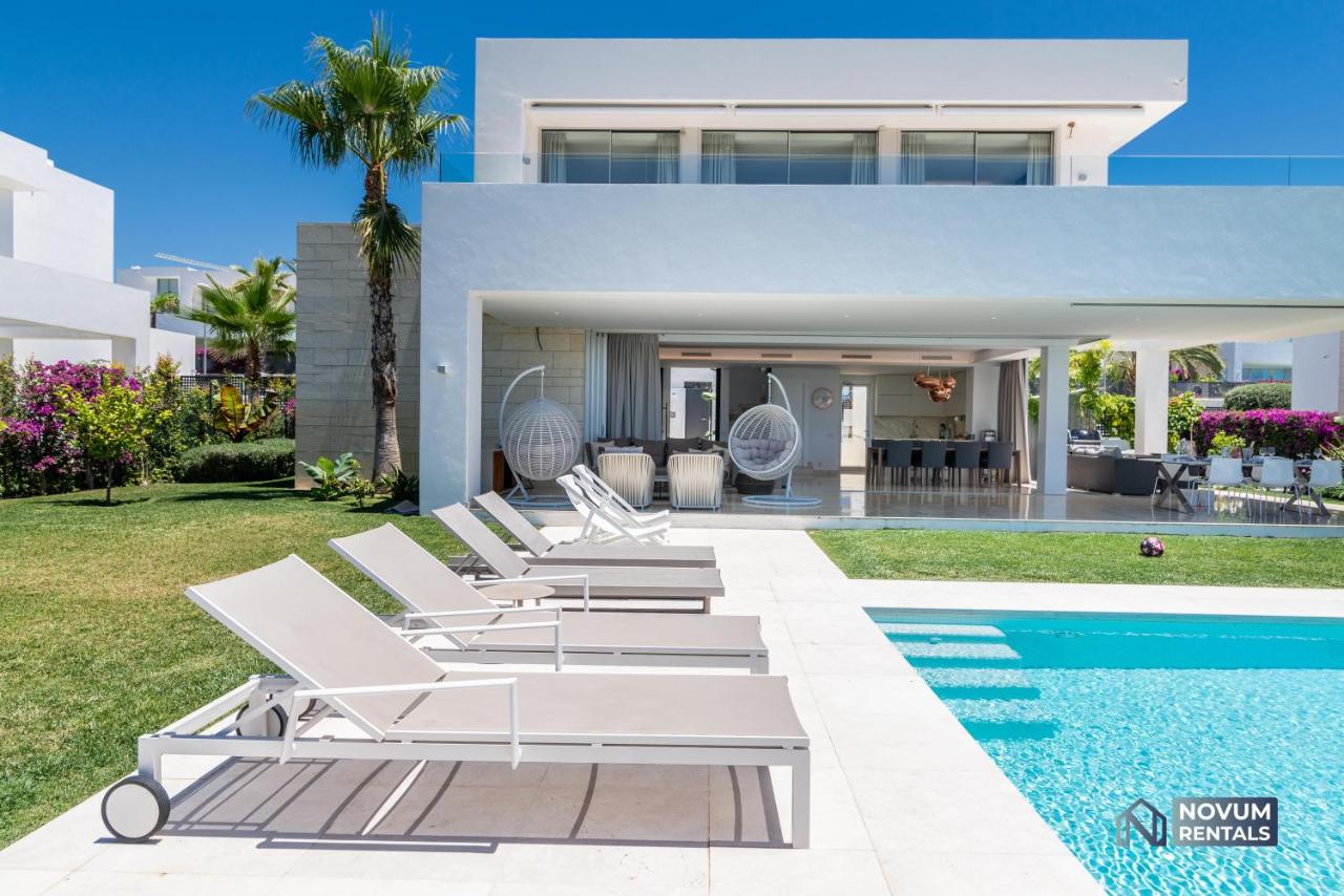 HIGH-END 4-BDRM Villa in Luxurious La Finca de Marbella ...