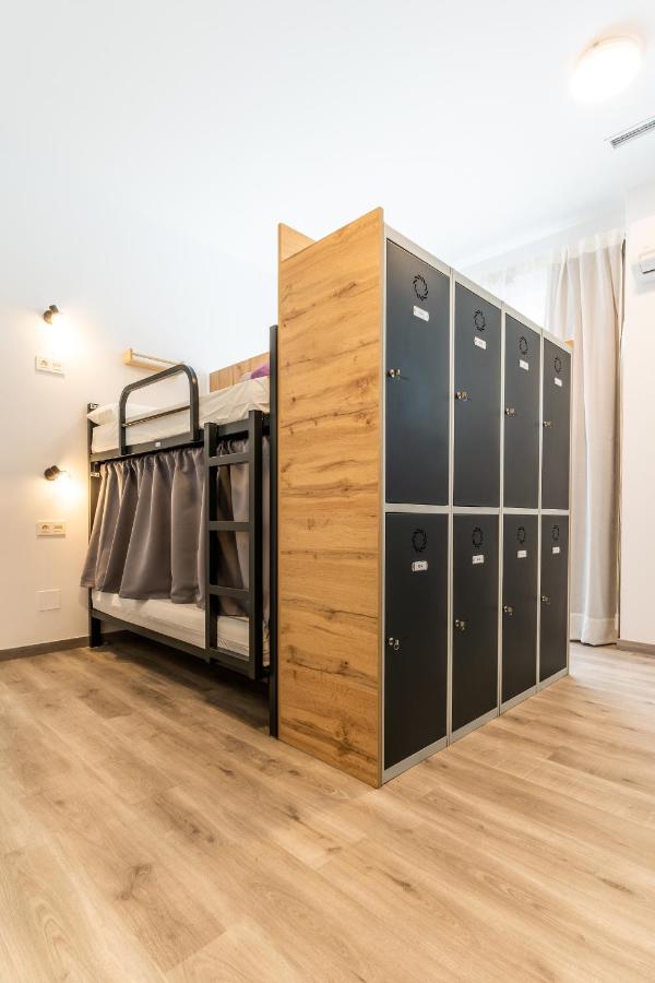 Four Rooms Hostel - 3
