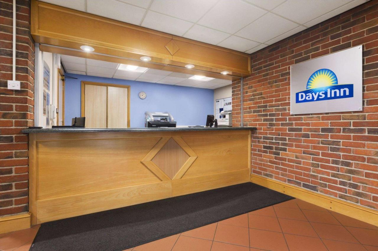 Days Inn by Wyndham Sevenoaks Clacket Lane photo