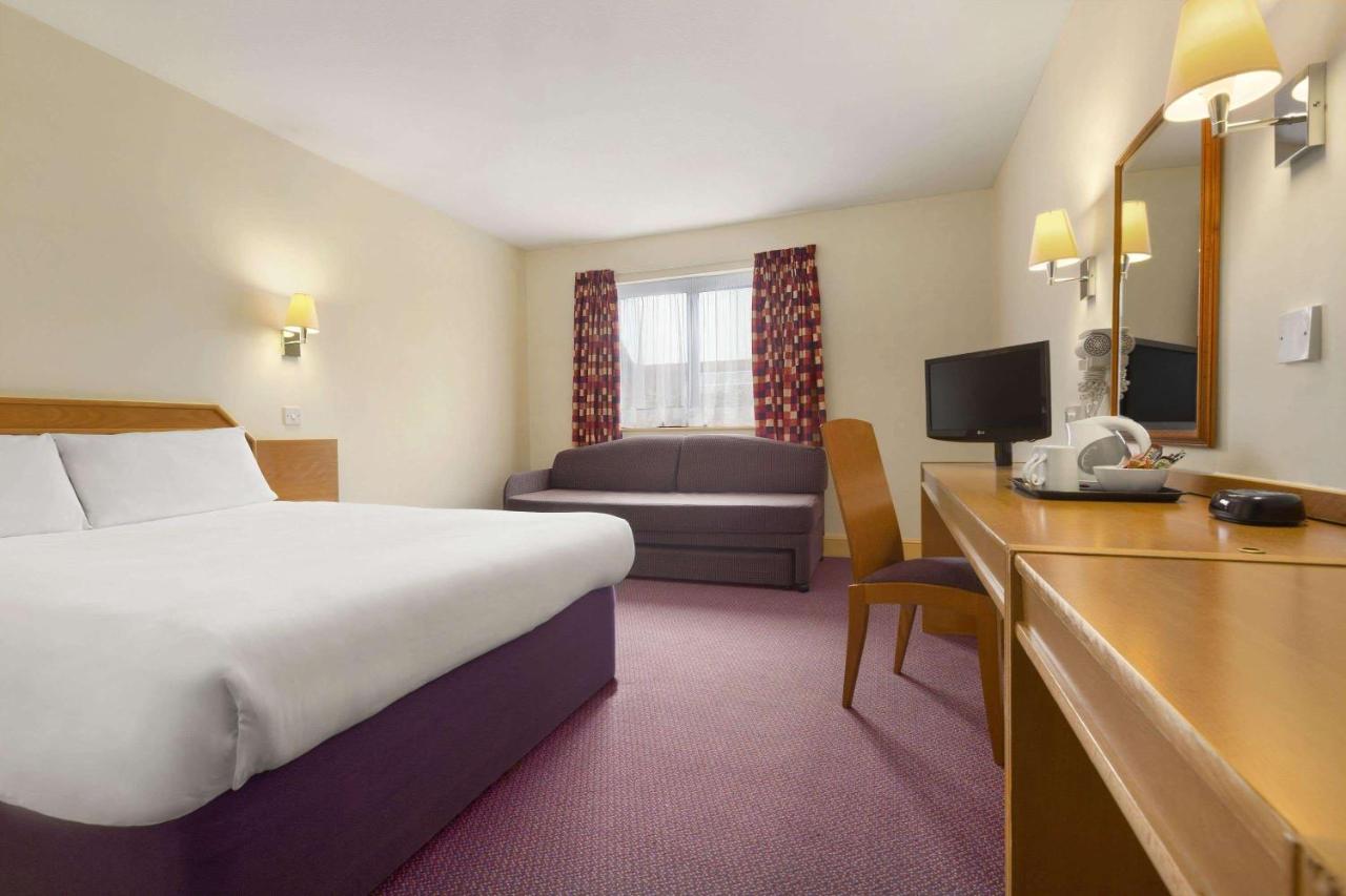 Days Inn by Wyndham Sevenoaks Clacket Lane photo