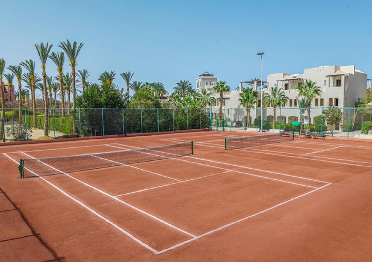 Tennis court: Iberotel Makadi Beach