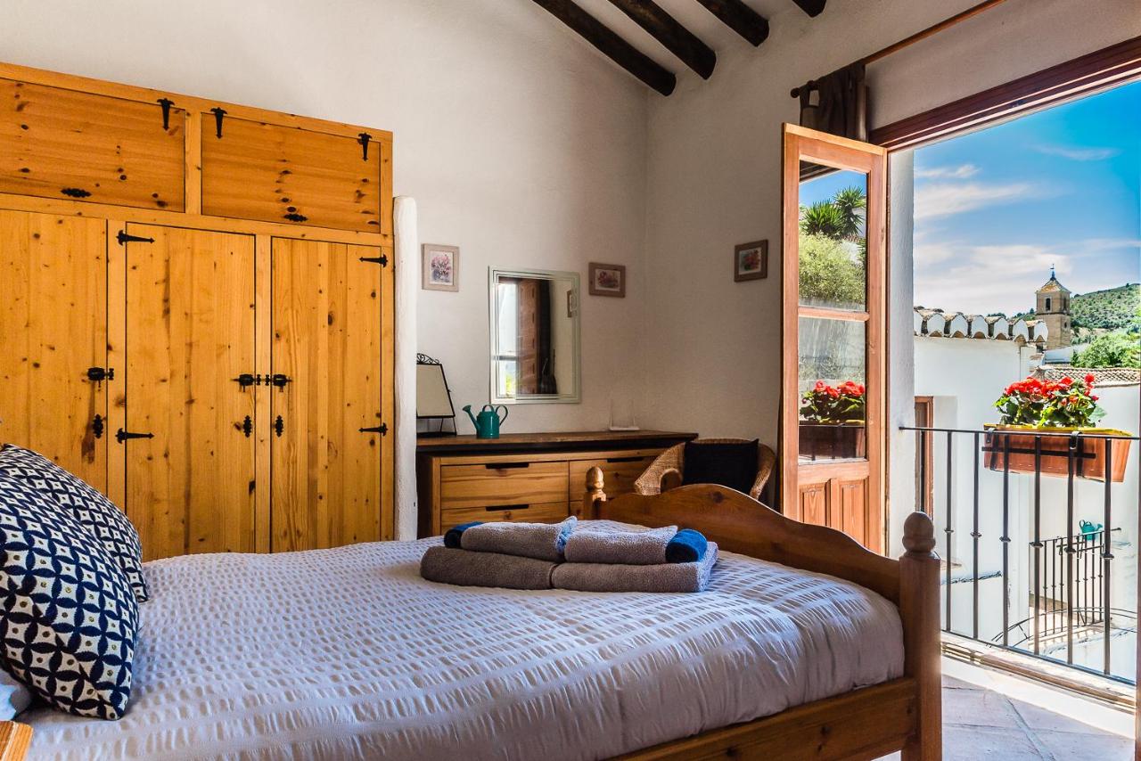 Casa Mundo - 16th century traditional white village house ...