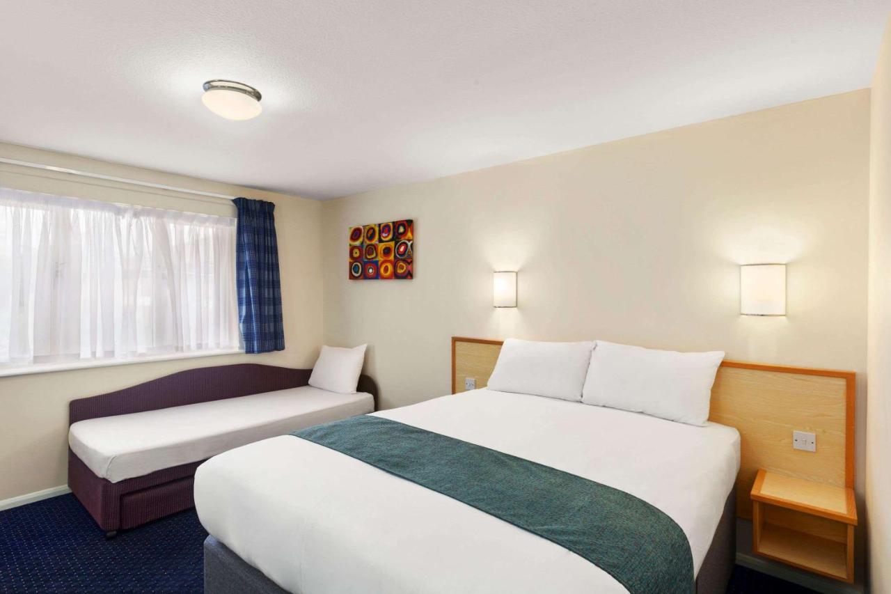 Triple Room (One Double & One Single)