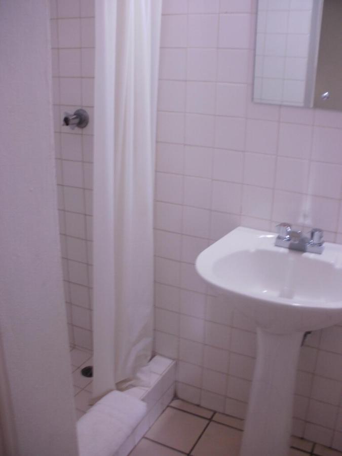 Pineapple Court Hotel - 3