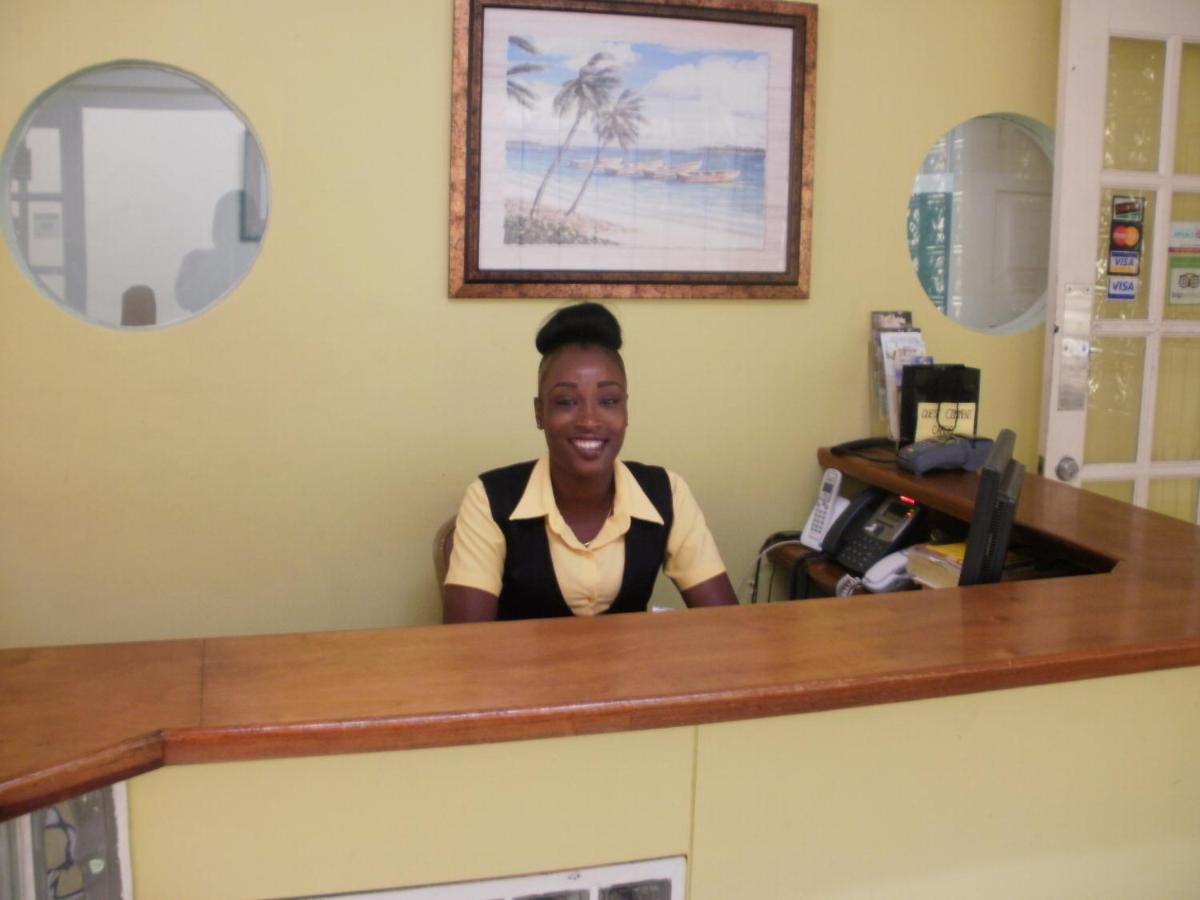 Pineapple Court Hotel - 5