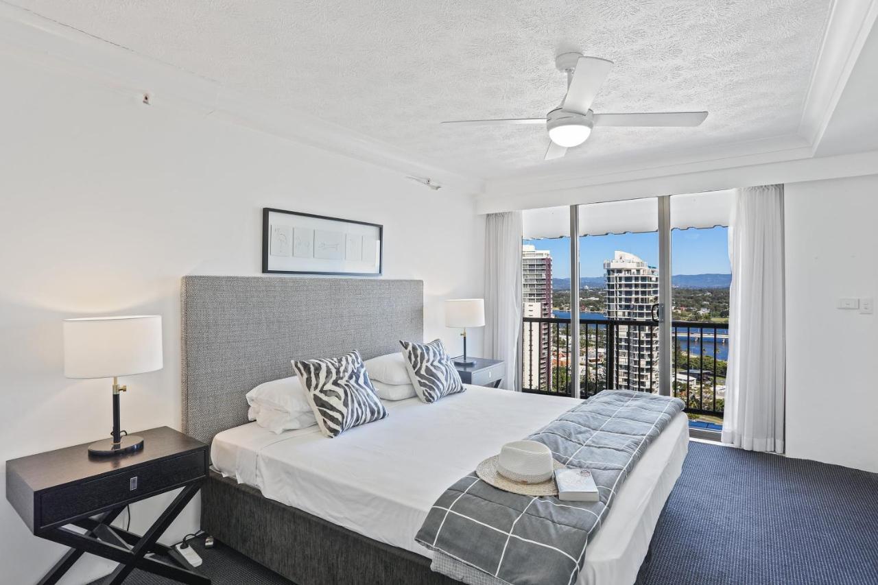 De Ville Apartments photo