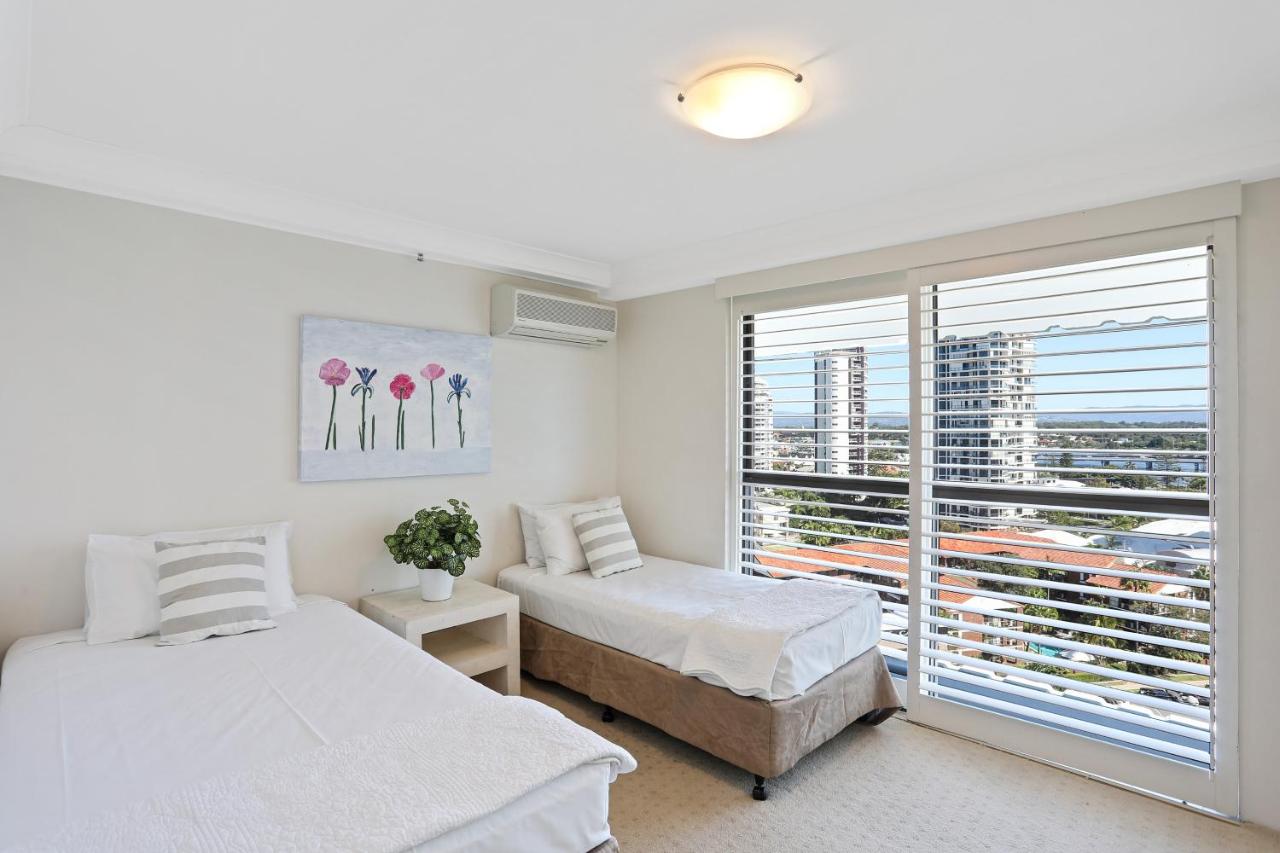 De Ville Apartments photo