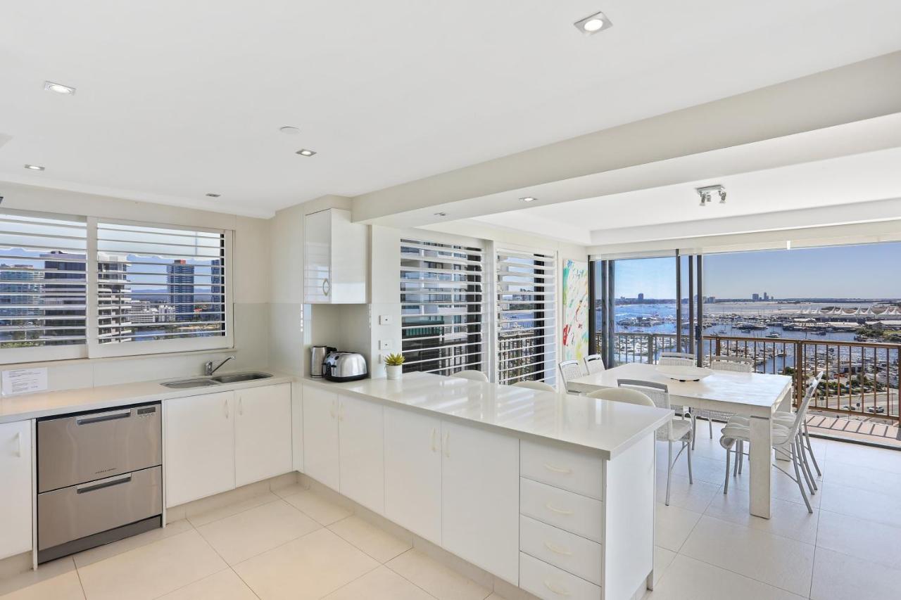 De Ville Apartments photo