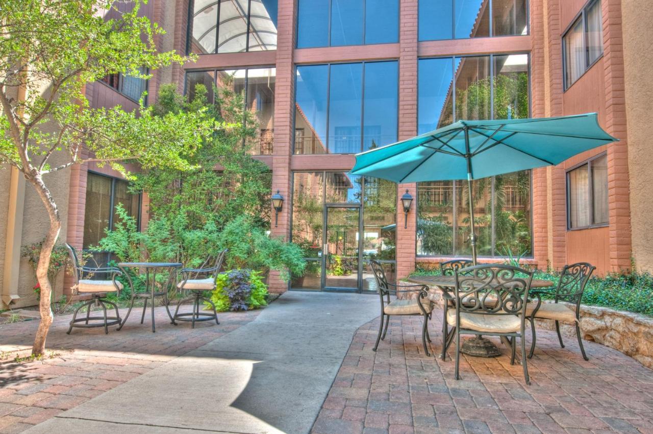MCM Elegante Suites Abilene — photo 11