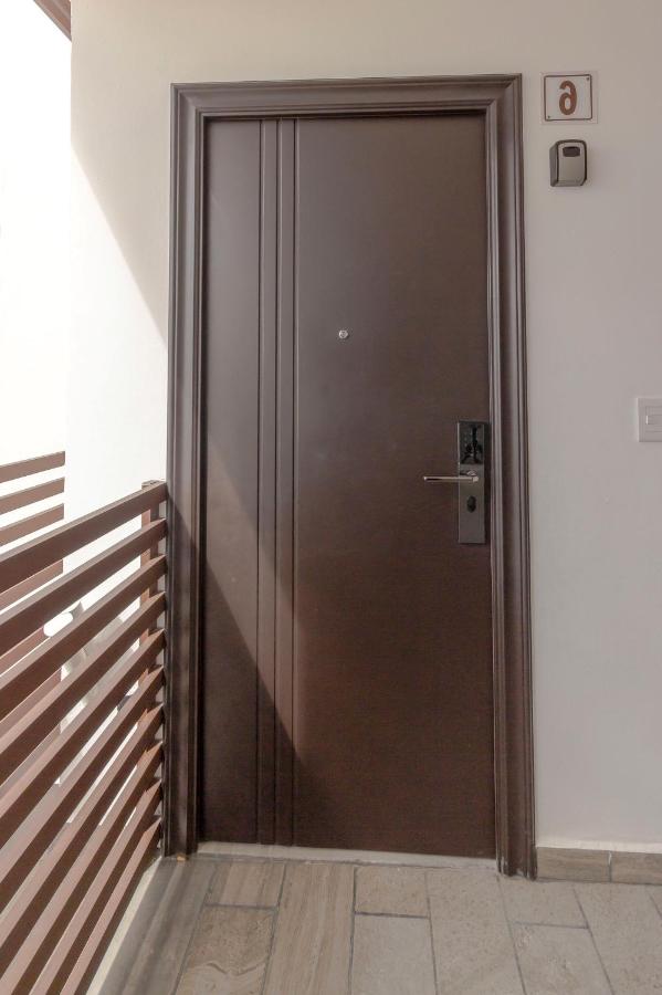 Breezy & Bright Full Apartment - 2
