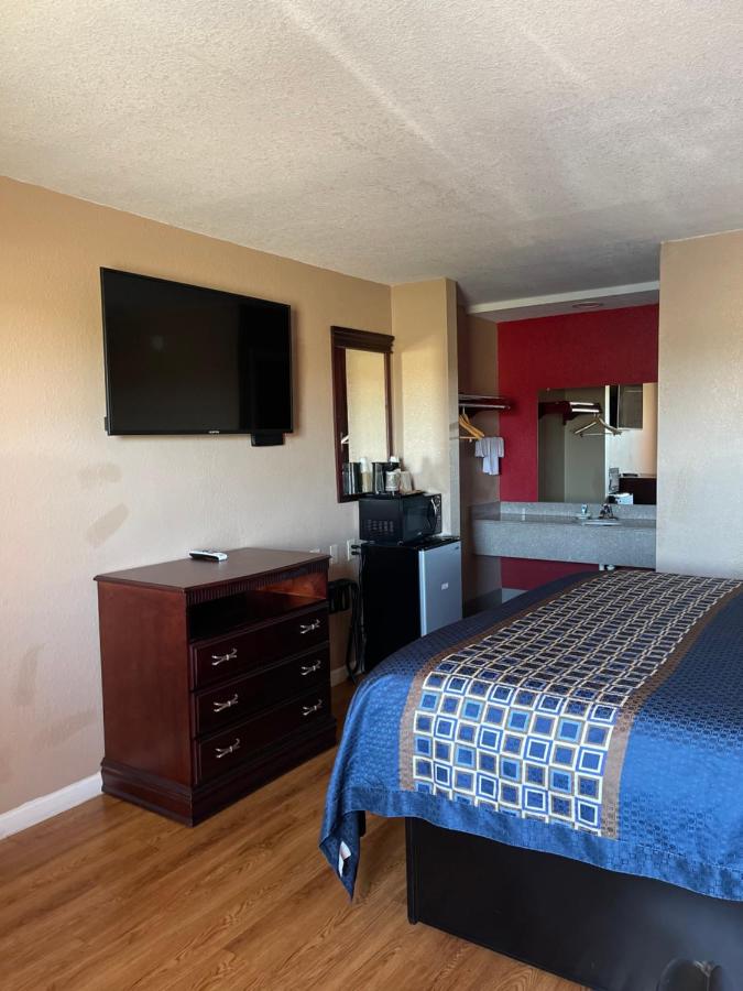 Deluxe Inn — photo 12