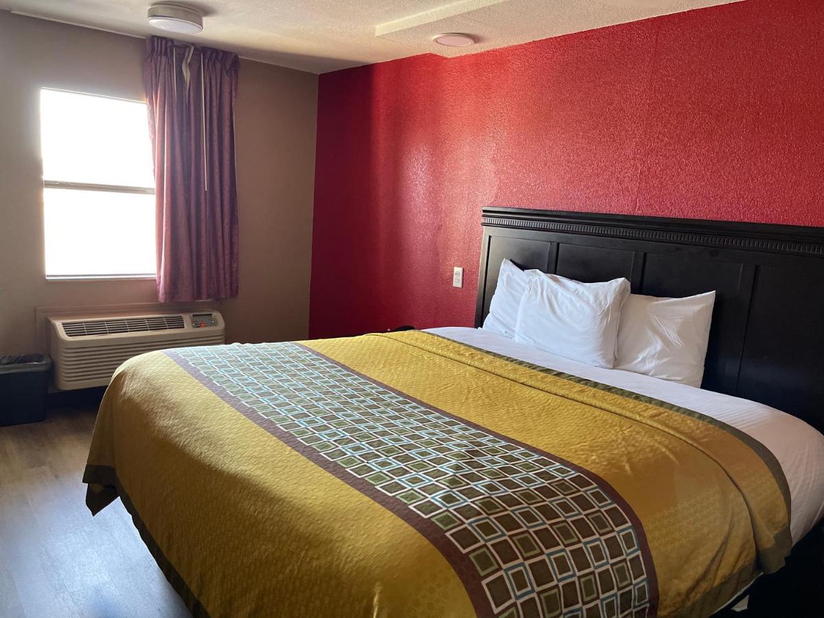 Deluxe Inn — photo 11