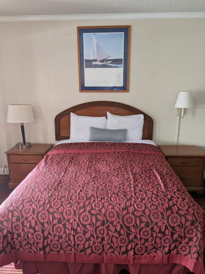 Azalea Inn & Suites — photo 11