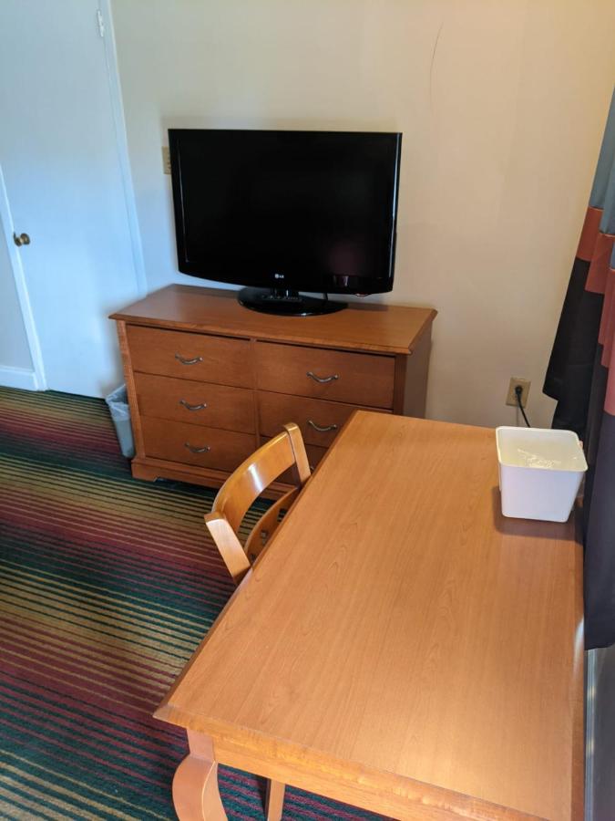 Azalea Inn & Suites — photo 9