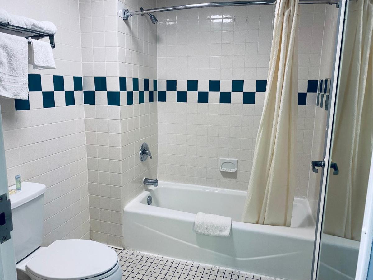 Excel Inn & Suites — photo 6