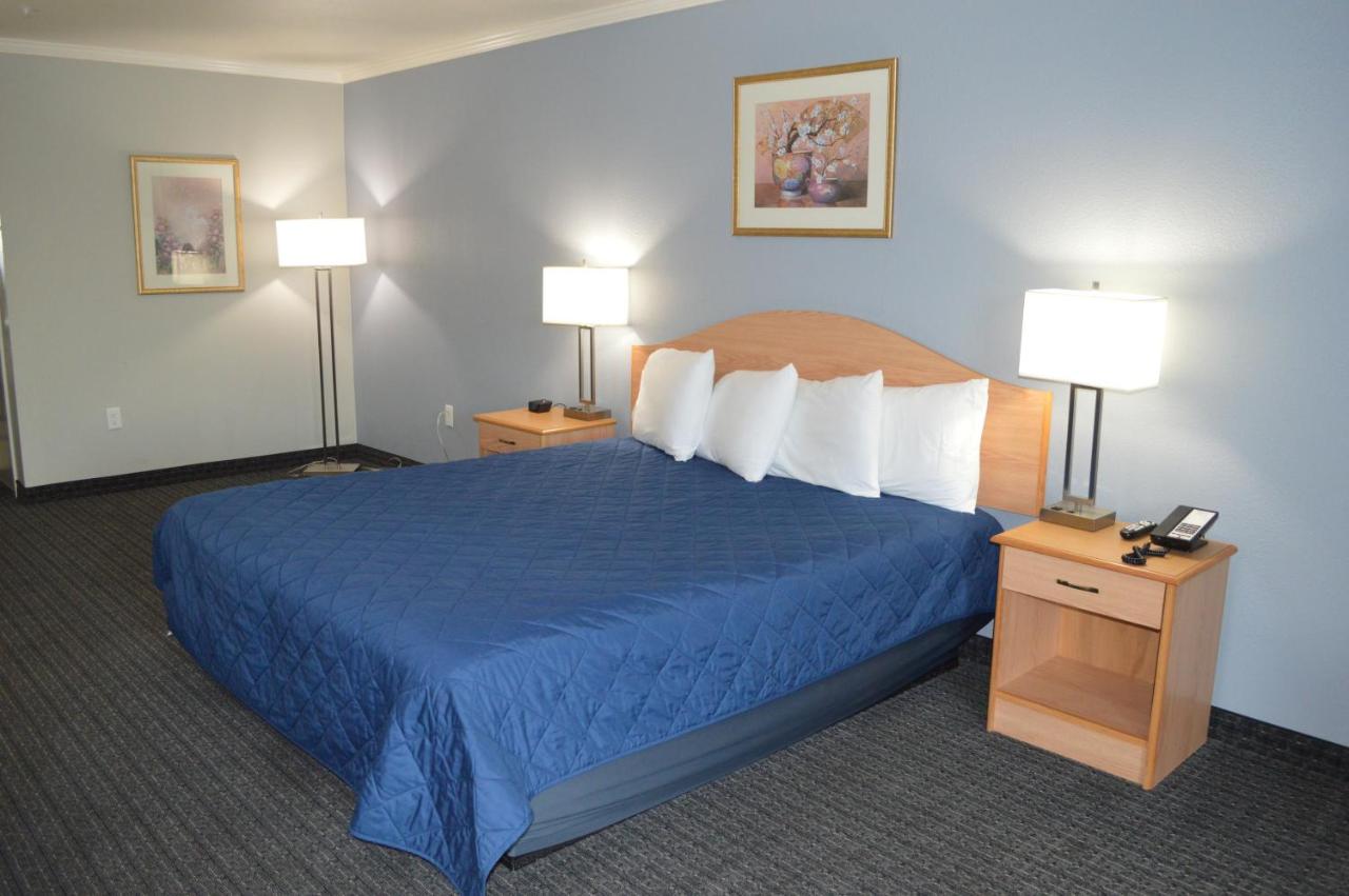 Budget Inn — photo 8