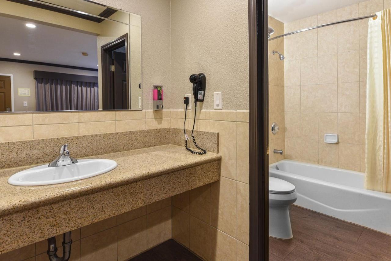 Oak Park Motel — photo 18