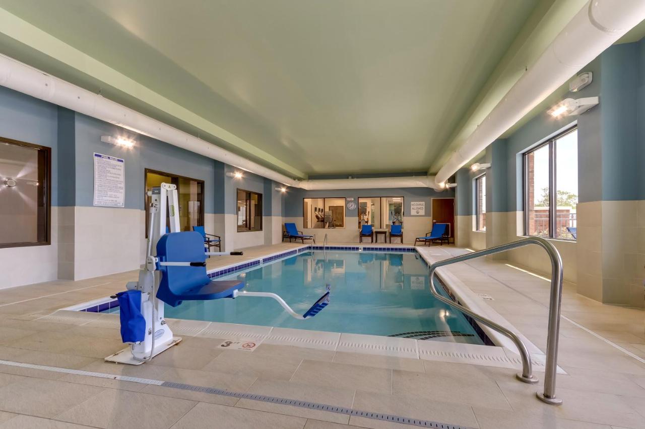 Heated swimming pool: Holiday Inn Express - Wilmington - Porters Neck, an IHG Hotel