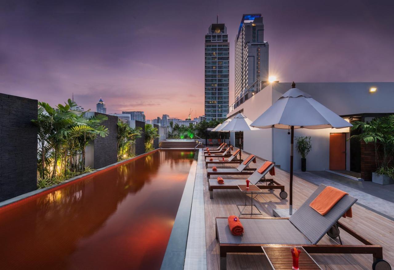 Rooftop swimming pool: Radisson Suites Bangkok Sukhumvit