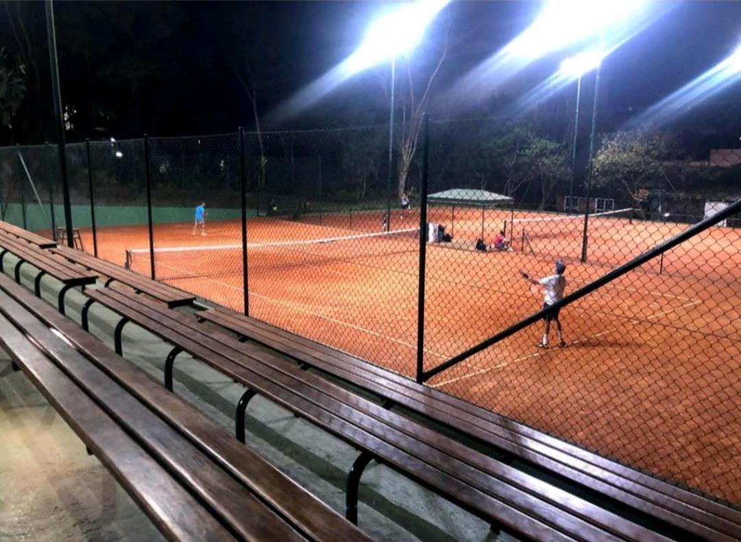 Tennis court: LOFT CENTRAL de ITAIPAVA - GRANJA BRASIL